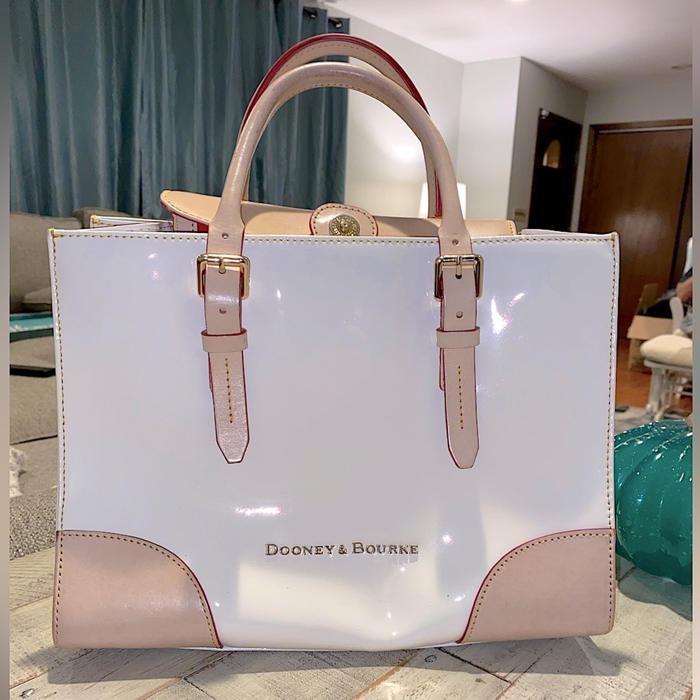 Dooney & Bourke Tote 🌹